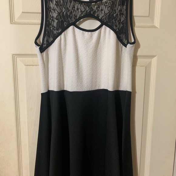 Vibe Sportswear White & Black Lace Tennis Dress - Picture 6 of 6